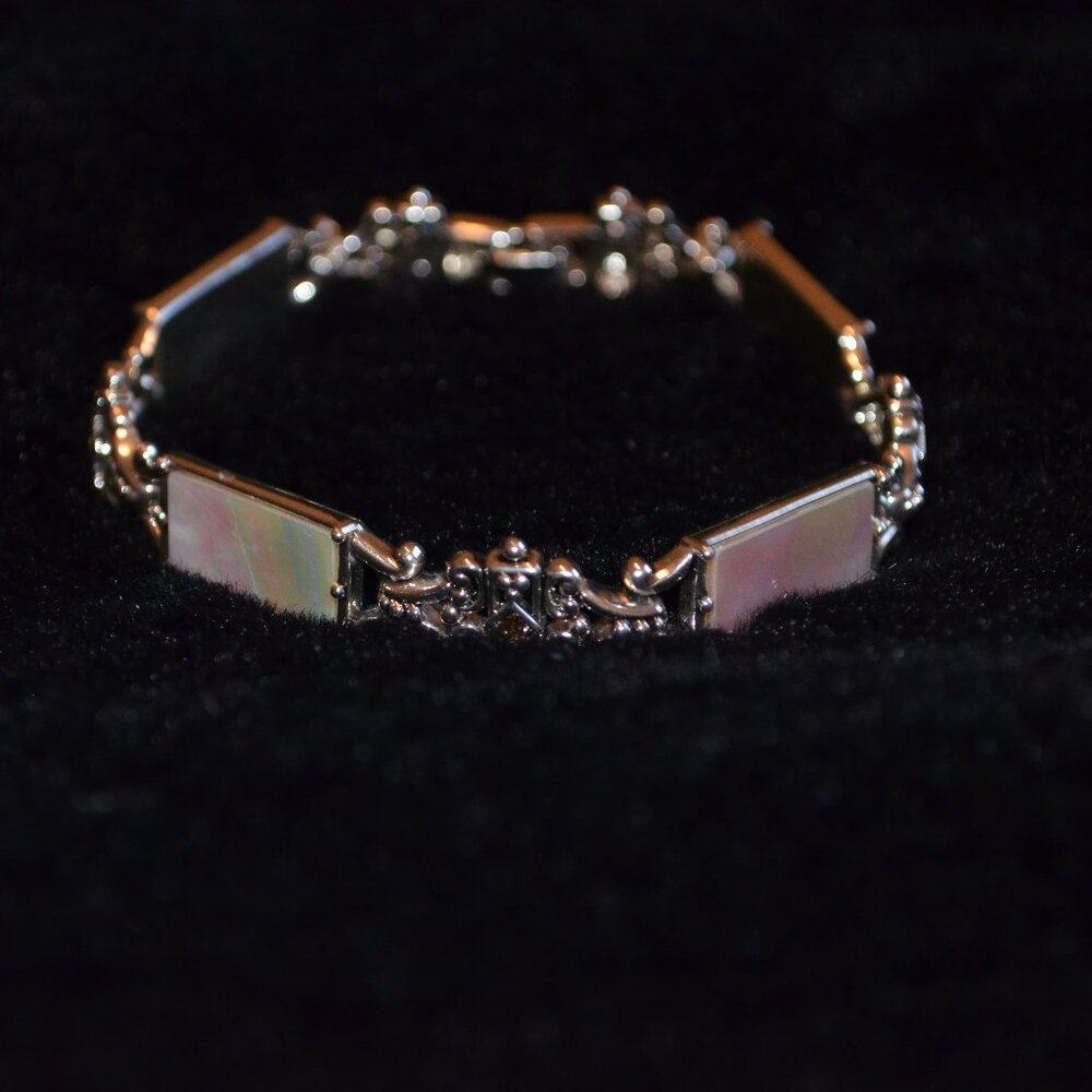 Vintage Jewelry Silver Fine Art Metal Work Chain White Shell Pieces  Bracelet 8'